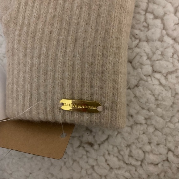 Steve Madden Cream Knit Gloves with Gold Accent - Picture 2 of 2